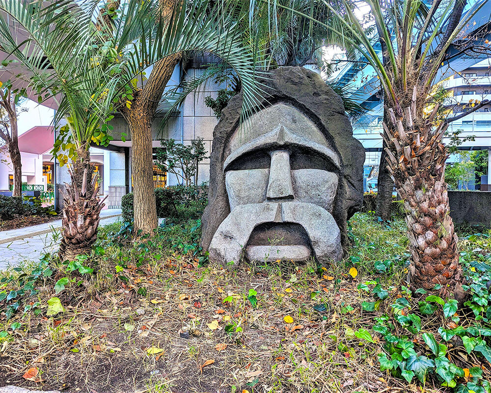 Moyai Statue (Shibuya Station)